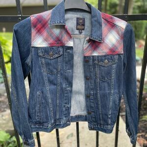 GAP + PENDLETON Women's  1969 Icon Denim Blue Jean Jacket Red Plaid